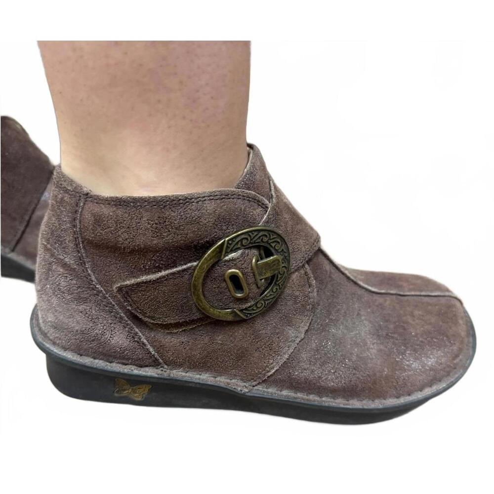 Alegria 7.5 Brown Suede Ankle Booties w/ Decorative Buckle – Comfort Shoes